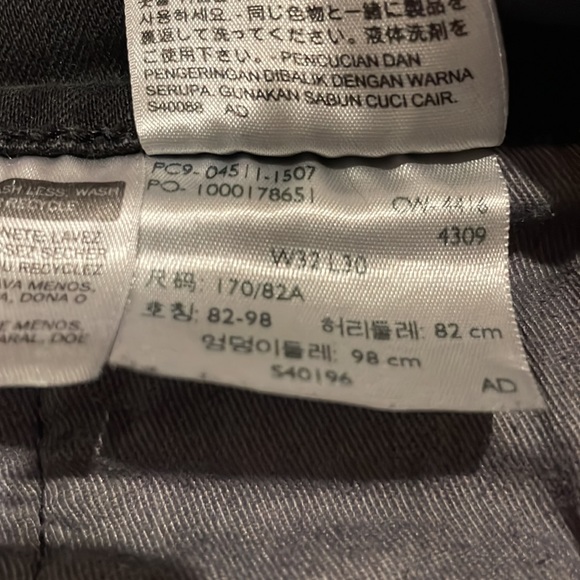 Levi’s 502 Jaime Balmes #8 Black Denim Cut Off Jean Shorts with Patches W32 - Picture 8 of 10